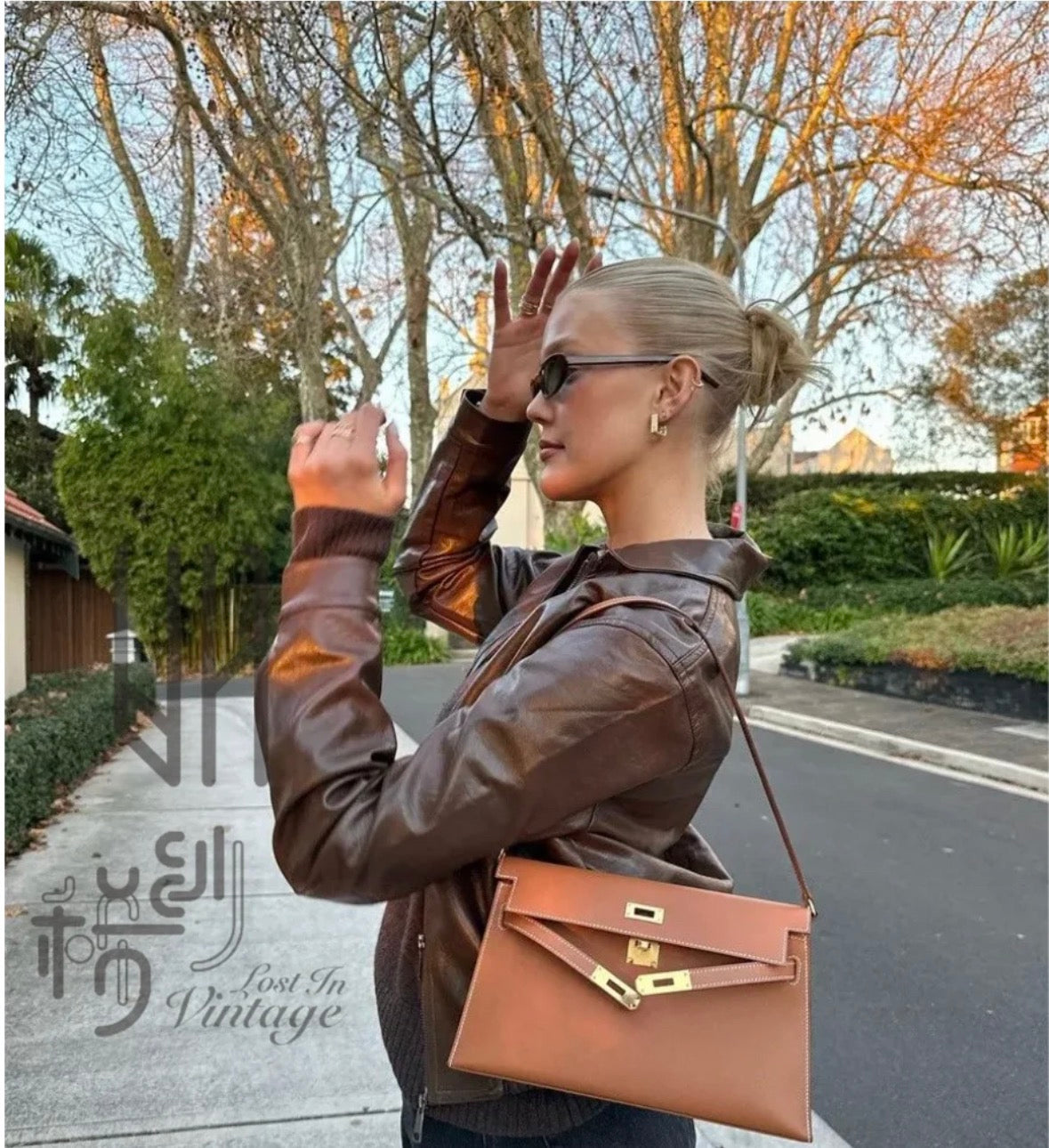 Kelly Elan 25 Top-Grain Leather Goat-Pattern Underarm Baguette Bag – Gold Buckle, Coffee Brown, 25×6.5×15cm