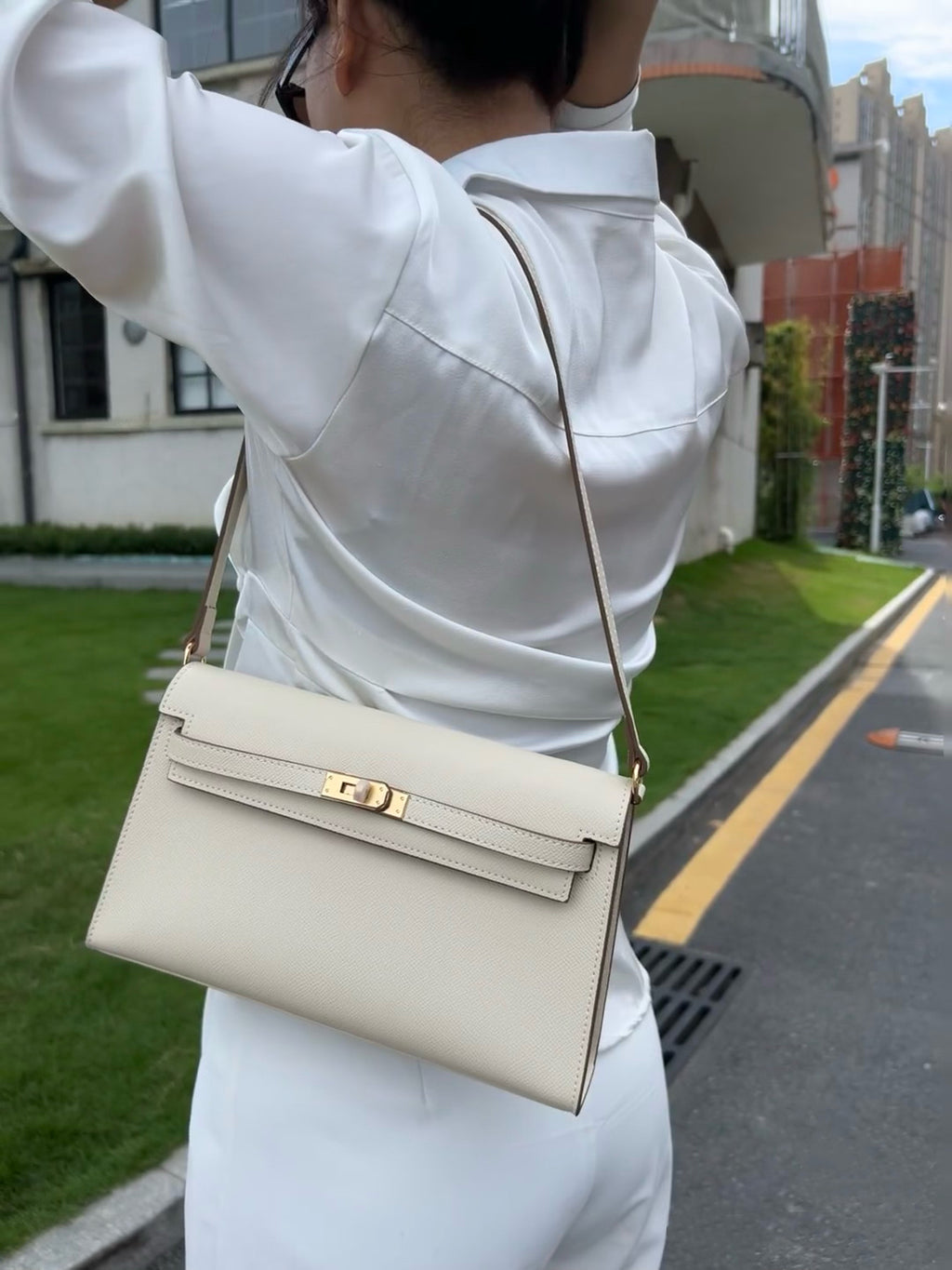 Kelly Elan 25 Underarm Baguette Bag, Genuine Top Layer Cowhide with Goat Grain, Gold Hardware Minimalist Off White Shoulder Handbag, Size 25×6.5×15cm Elegant Soft Tone Daily Purse for Women