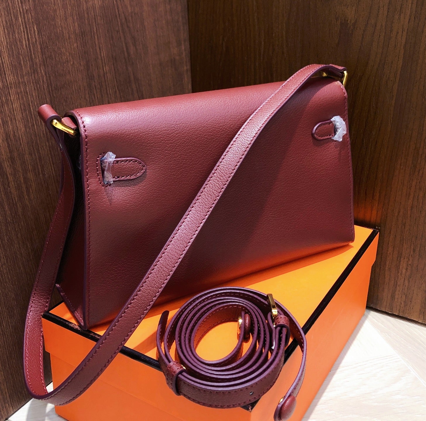 Kelly Elan 25 Underarm Baguette Bag, Genuine Top Layer Cowhide Goat Grain Leather, Gold Hardware Vintage Wine Red Shoulder Handbag, Elegant Luxury Quiet Glam Daily Purse Size 25×6.5×15cm