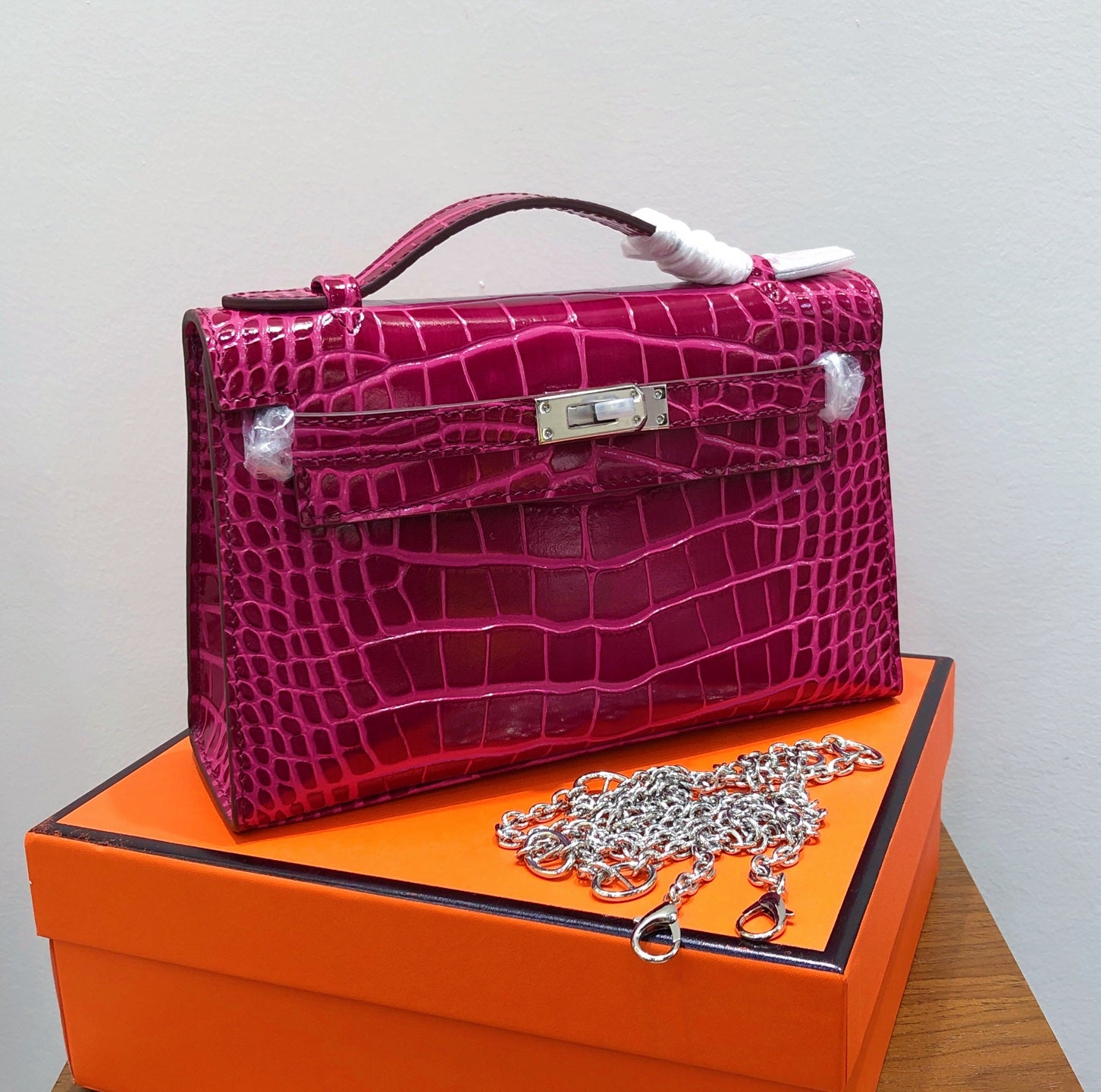 Kelly Pochette Fuchsia Shiny Niloticus Crocodile Leather Palladium Hardware Women Clutch Bag