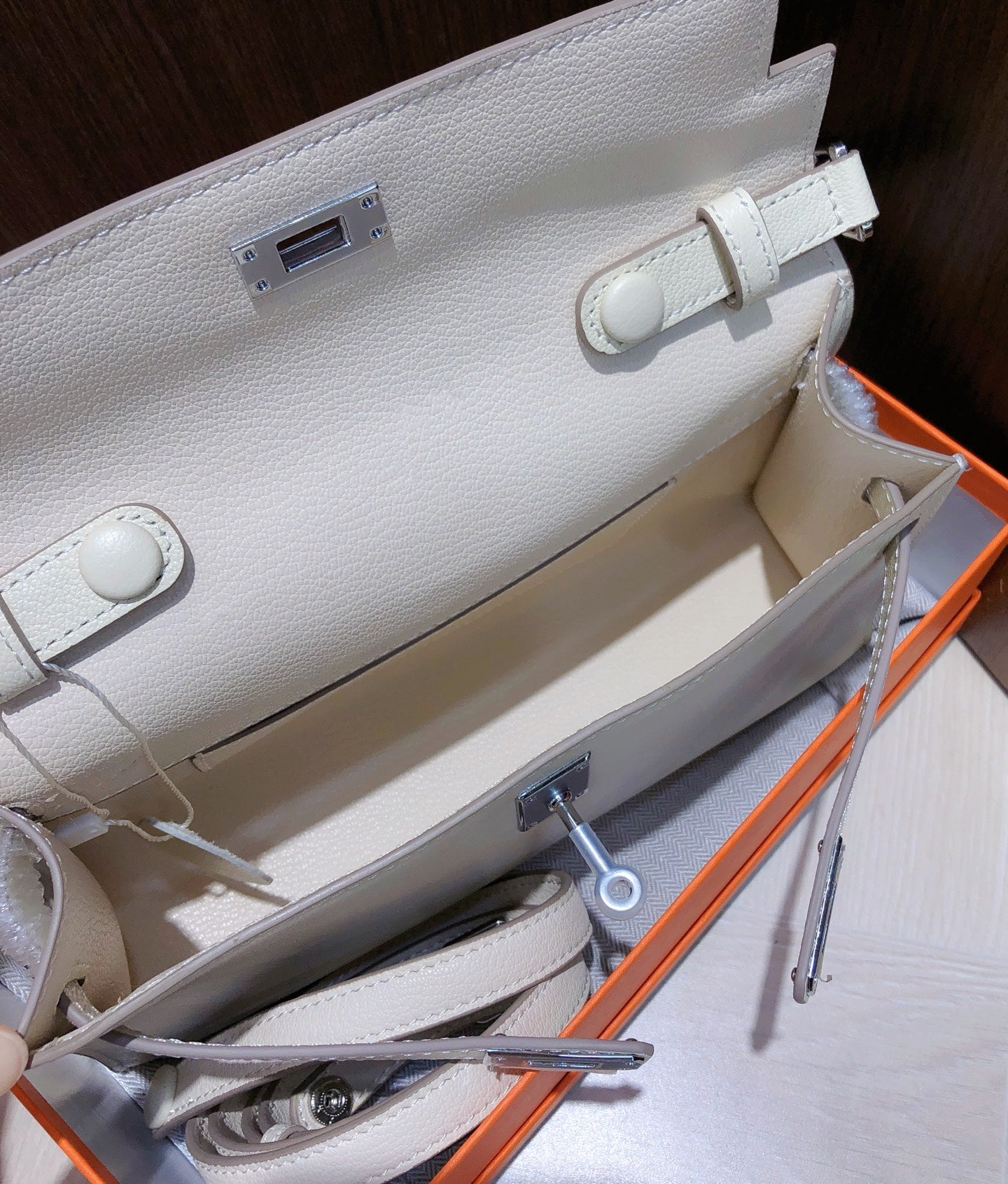 Kelly Elan 25 Underarm Baguette Bag, Genuine Top Layer Cowhide Goat Grain Leather, Silver Hardware Off White Shoulder Handbag, Youthful Elegant Goddess Daily Purse Size 25×6.5×15cm