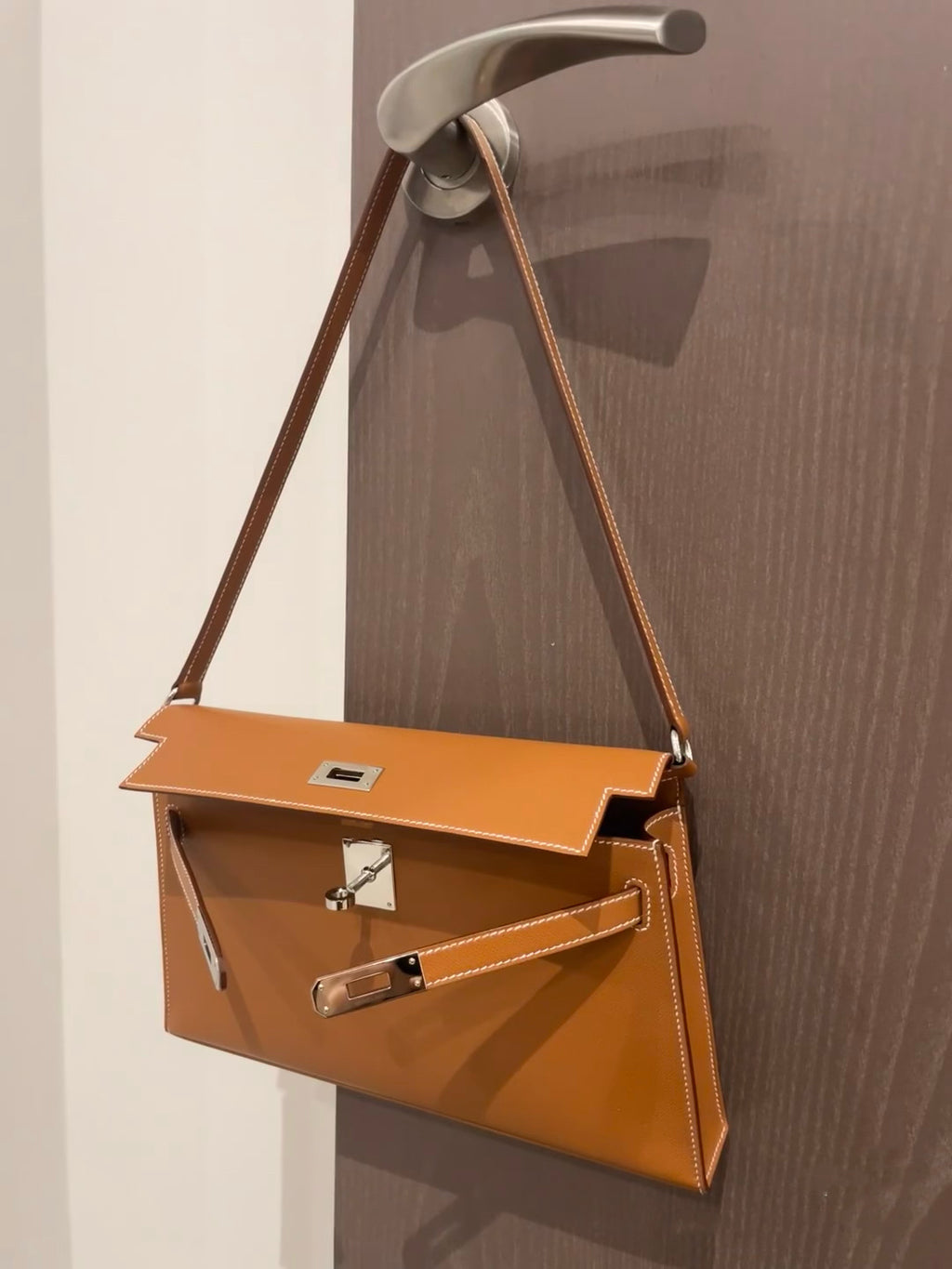 Kelly Elan 25 Underarm Baguette Bag, Genuine Top Layer Cowhide Goat Grain Leather, Silver Hardware Caramel Brown Shoulder Purse, Vintage Classic Fall Winter Must-Have Handbag Size 25×6.5×15cm